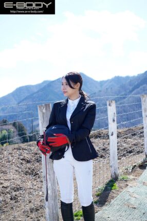 Mizune Hoshino (26) [Riding instructor big tits married woman] opening scene